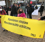 Amnesty Gruppe auf Demo am Marktplatz